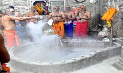 महाकाल मंदिर में भस्म आरती: अब RFID बैंड से प्रवेश की सुविधा बंद