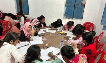 परीक्षा में भारी अव्यवस्था: एक बेंच पर 5–6 छात्रों को बैठाना पड़ा, जेपीयू ने तलब किया स्पष्टीकरण