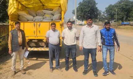 अवैध रूप से भंडारित 75 बोरी धान जब्त