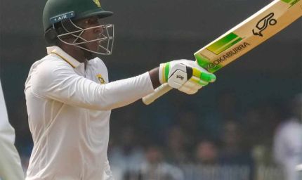 गुवाहटी में भारत बेबस, मुथुसामी ने ठोका शतक, साउथ अफ्रीका 420 के पार