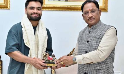भारतीय क्रिकेट टीम के बल्लेबाज़ रिंकू सिंह ने मुख्यमंत्री से की सौजन्य मुलाकात