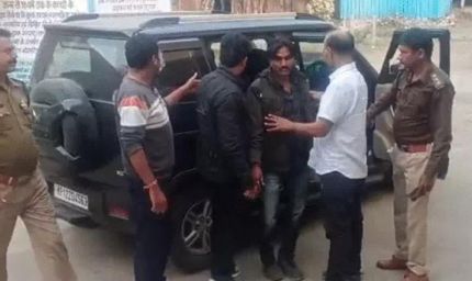 भोपाल में ट्रैवल एजेंसी की आड़ में 20 लाख के नकली नोट छापने वाला डॉक्टर गिरफ्तार, बुरहानपुर में RMO रह चुका