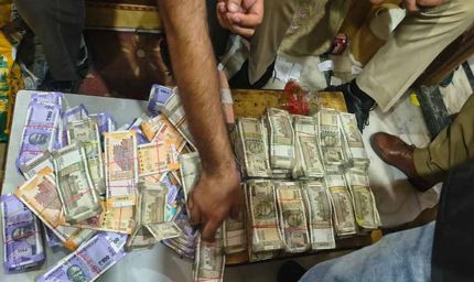 उत्पाद अधीक्षक के ठिकानों पर छापा: 12.43 करोड़ की संपत्ति बरामद, अधिकारी बोले– मैं बेगुनाह हूं