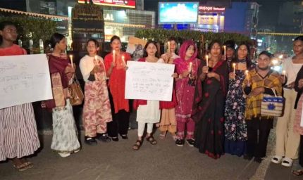 किन्नरों से छेड़खानी पर बार में बवाल, पुलिस की कार्रवाई से भड़के किन्नर सड़क पर उतरे