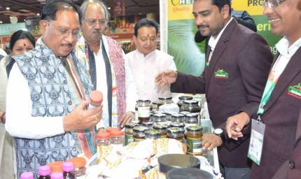 अंतरराष्ट्रीय व्यापार मेले में मुख्यमंत्री विष्णुदेव साय ने छत्तीसगढ़ पेवेलियन का किया अवलोकन