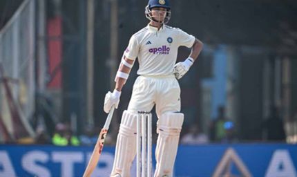 गुवाहाटी टेस्ट में संकट! शुरुआती झटकों के बाद टीम इंडिया को जीत के लिए 522 रन चाहिए