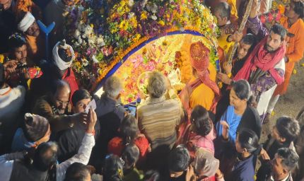 ओरछा में उत्सव: खजरी का मुकुट पहनकर बुंदेली अंदाज में निकले श्रीराम राजा सरकार