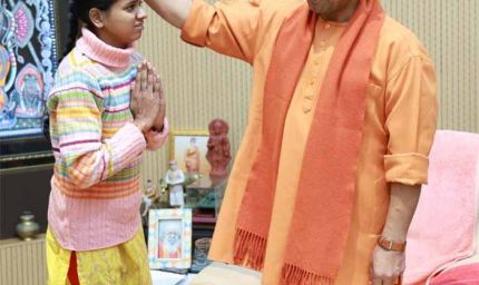 मूक-बधिर 'खुशी' के लिए मुख्यमंत्री योगी आदित्यनाथ बने सहारा, शिक्षा और आवास की उठाई जिम्मेदारी