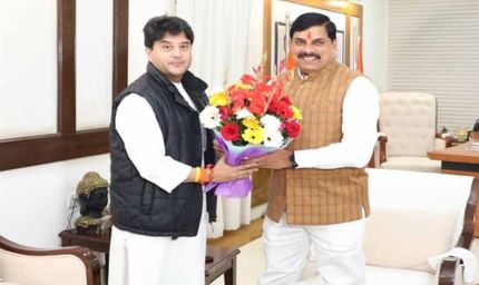 मुख्यमंत्री डॉ. यादव से केंद्रीय मंत्री सिंधिया ने की भेंट