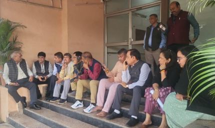 मध्य प्रदेश जनसंपर्क विभाग में पेन डाउन हड़ताल