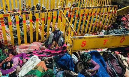 MP: गुना में 36 घंटे से खाद की लाइन में खड़ी महिला की मौत, ठंड में किसान रातभर जागते रहे