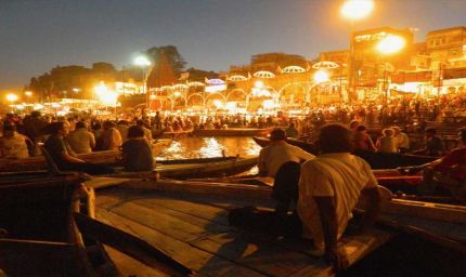 परियोजना का मुख्य उद्देश्य वाराणसी के प्रमुख स्थलों को रात्रि में आकर्षक और सुरक्षित बनाना