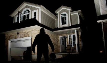 झारखंड में बड़ी चोरी: गार्ड के हाथ-पैर बांधकर लाखों के गहने साफ