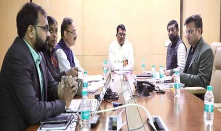 अधोसंरचनात्‍मक विकास कार्यों को समय सीमा में पूर्ण करें : मंत्री चौहान
