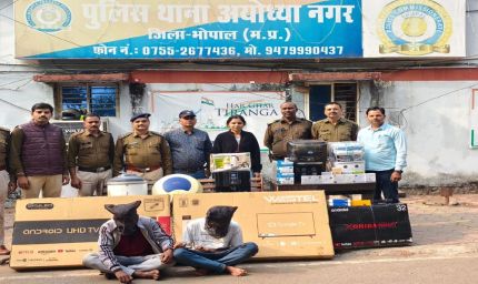 अयोध्यानगर पुलिस ने किया बड़ी कार्रवाई, 2 नकबजनों को गिरफ्तार, गर्ग इलेक्ट्रॉनिक शोरूम से 12 लाख का माल जब्त