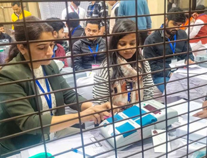 बिहार चुनाव: अब मतगणना की तैयारी तेज, तीन-स्तरीय सुरक्षा घेरे में सभी स्ट्रॉन्ग रूम