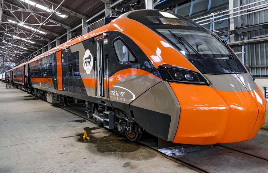 वंदे भारत स्लीपर ट्रेन होगी खास, रेलवे ने तैयार किया पूरा प्लान; जानें सुविधाएं