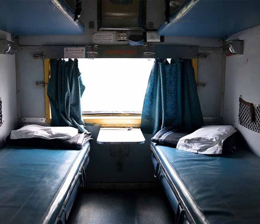 रेलवे ने बदले टिकट बुकिंग के नियम! अब तय हुआ सोने का समय, लोअर बर्थ इन्हें मिलेगी