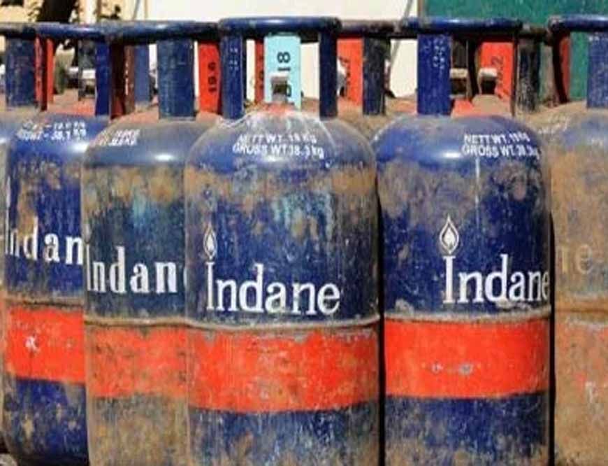राहत की खबर: आज से सस्ता हुआ LPG सिलेंडर, देखें आपके शहर में क्या हैं नए दाम