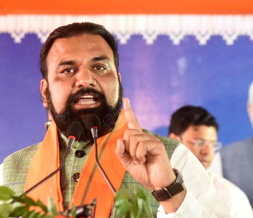 तारापुर में सम्राट चौधरी को सीधी टक्कर! जानिए कौन हैं जनसुराज के उम्मीदवार डॉ. संतोष सिंह