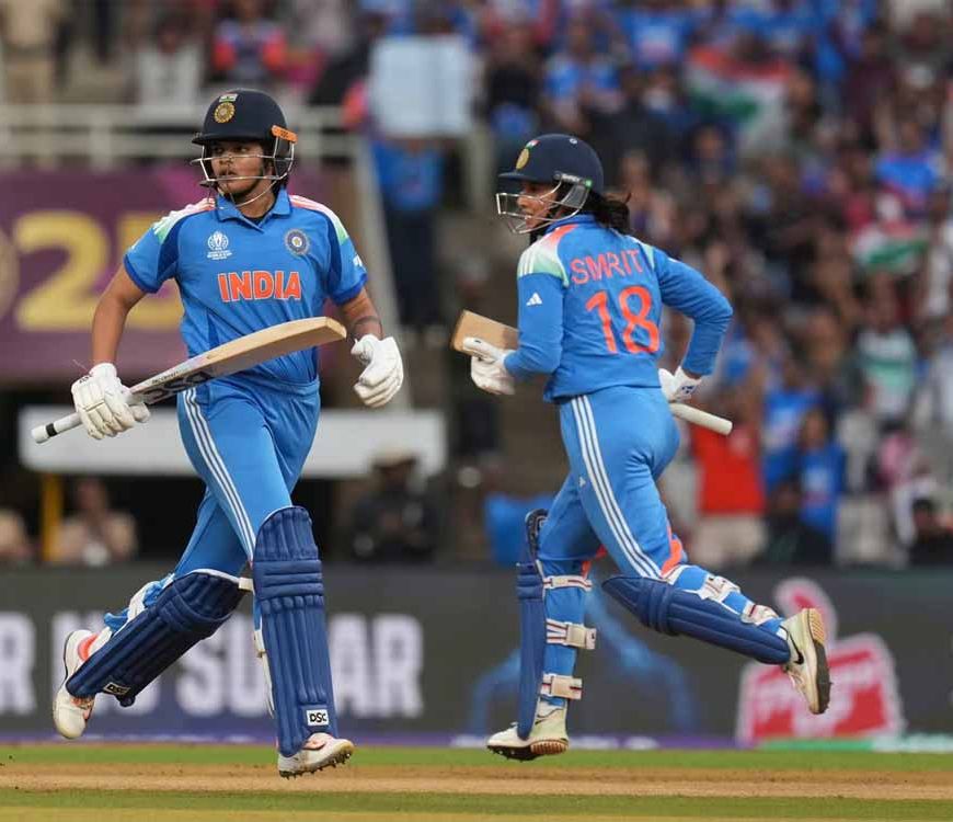 शेफाली-स्‍मृति की धांसू बैटिंग, पहले विकेट के लिए बनी 50 रन की साझेदारी