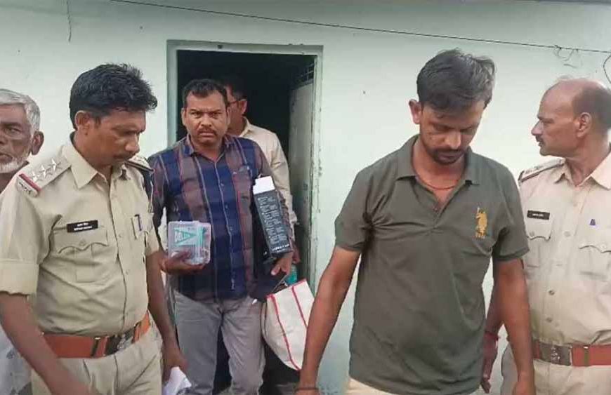 मदरसे के इमाम के घर छापा: 12 लाख के नकली नोट और प्रिंट मशीन बरामद