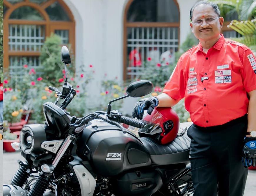 रायपुर : मुख्यमंत्री  विष्णुदेव साय ने स्वयं बाइक चलाकर युवाओं को दिया सुरक्षित ड्राइविंग का संदेश