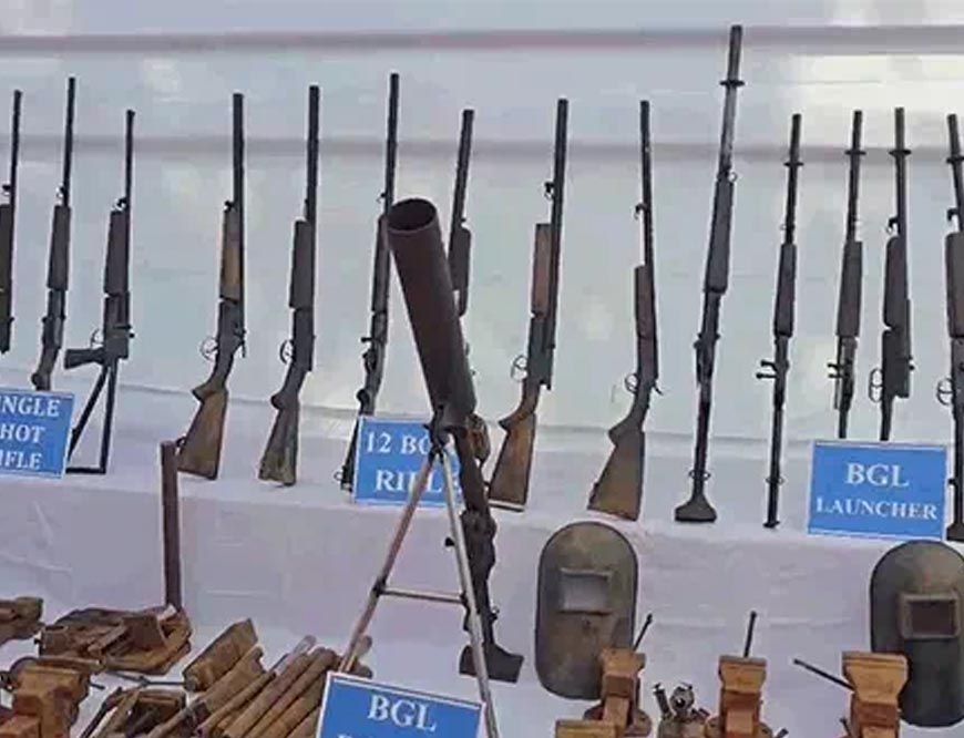 सुकमा में नक्सली हथियार फैक्ट्री का पर्दाफाश, 17 देसी राइफल, BGL लांचर और विस्फोटक बरामद