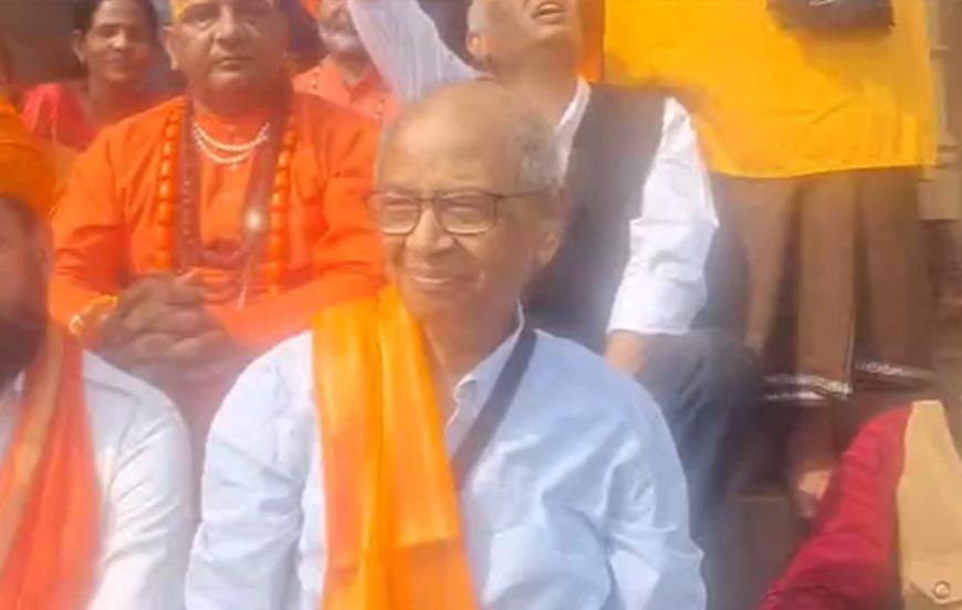 सुप्रीम कोर्ट में विवादित वकील राकेश खजुराहो पहुंचे, विष्णु मंदिर में नई मूर्ति लगाने की उठाई मांग