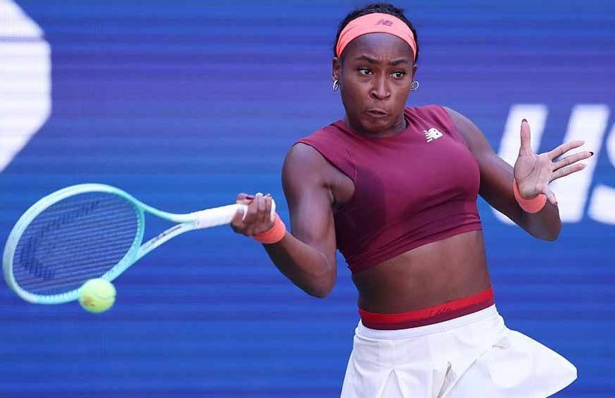 गॉफ की दमदार वापसी: पाओलिनी को हराकर डब्ल्यूटीए फाइनल्स में उम्मीद बरकरार