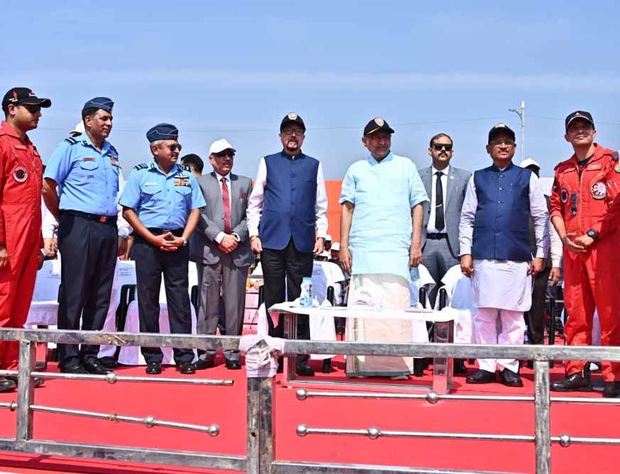 राज्योत्सव पर वायु सेना की टीम का रोमांचक एयर शो, सेंध जलाशय के ऊपर आसमां में गूंजा 'जय जोहार' और 'छत्तीसगढ़िया सबले बढ़िया'