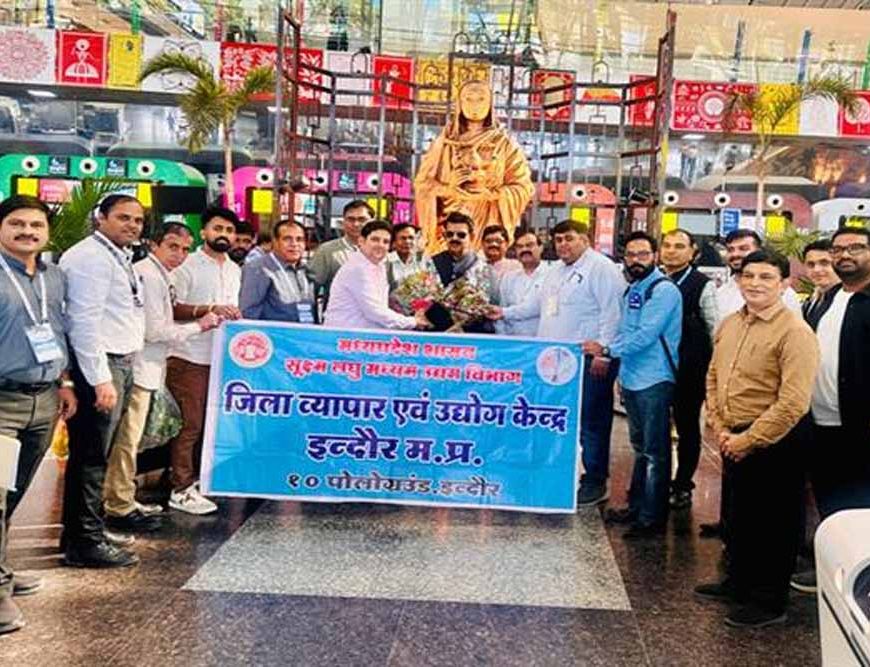 एम.एस.एम.ई. के फार्मा उद्योग प्रतिनिधियों का दल हैदराबाद फार्मा सेज के अध्ययन दौरे पर हुआ रवाना
