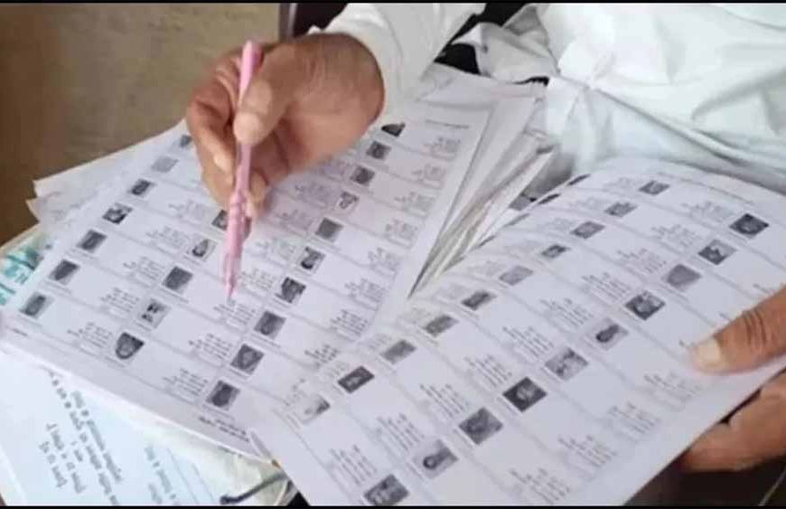 SIR फॉर्म की कमी से संकट: MP के कई जिलों में कलेक्टरों की कार्यप्रणाली प्रभावित