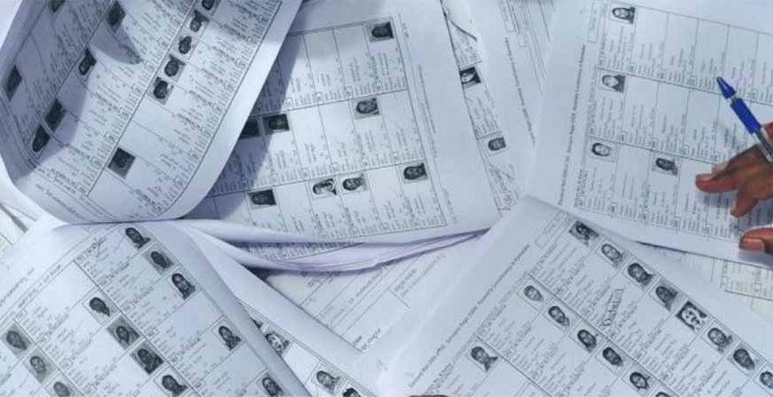छपरा में वोटर लिस्ट से 150 नाम गायब, मतदान के बीच मचा बवाल!