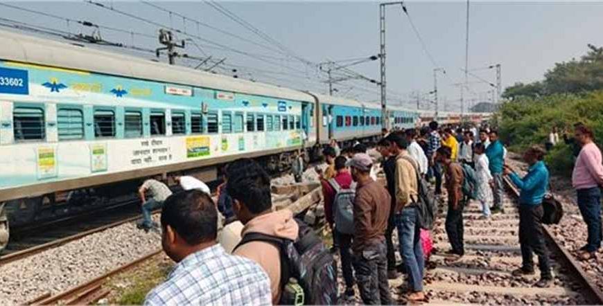 इंटरसिटी एक्सप्रेस में अचानक धुआं, यात्रियों में मची भगदड़!