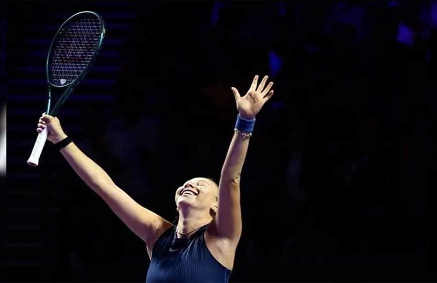 अनिसिमोवा ने स्वियातेक को हराकर डब्ल्यूटीए फाइनल्स के अंतिम चार में जगह बनाई