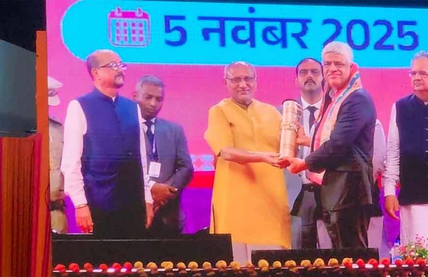 लंदन में मनीष तिवारी का जलवा: उपराष्ट्रपति ने किया ‘छत्तीसगढ़ अप्रवासी भारतीय सम्मान’ से सम्मानित