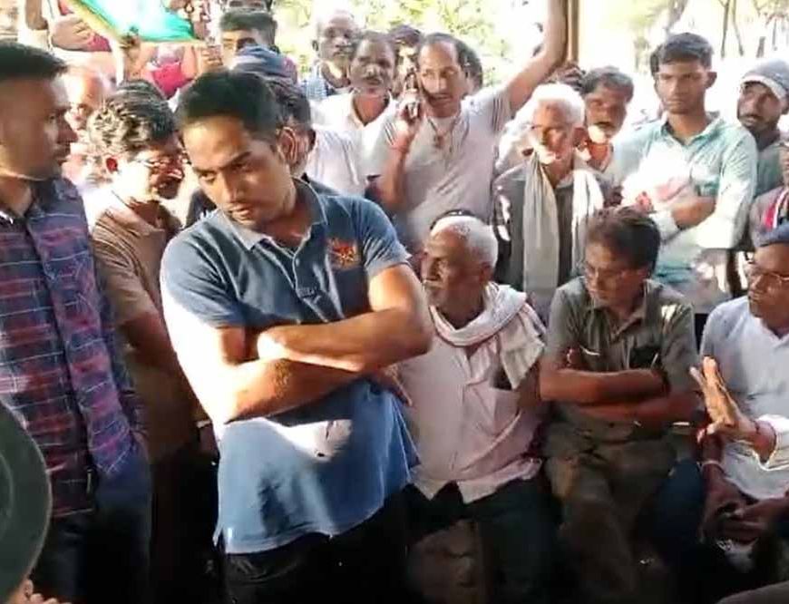 धर्मांतरण विवाद: शव दफनाने को लेकर हंगामा, प्रशासन की हस्तक्षेप से सुलझा मामला, दूसरे जिले में किया गया अंतिम संस्कार