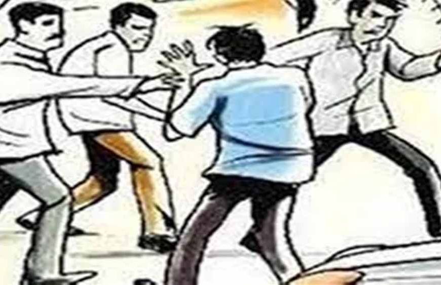 नरसिंहपुर में कानून का मखौल: पुलिस चौकी के भीतर युवक की पिटाई, 5 आरोपी घेरे में