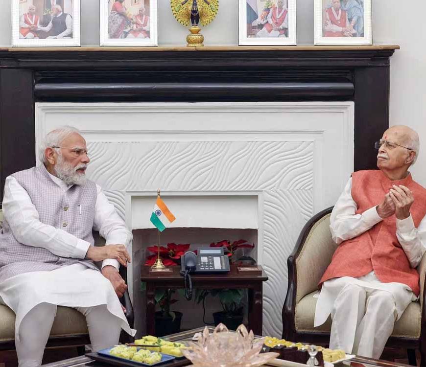 पीएम मोदी ने दी बधाई: लालकृष्ण आडवाणी के 98वें जन्मदिन पर पहुंचे उनके आवास