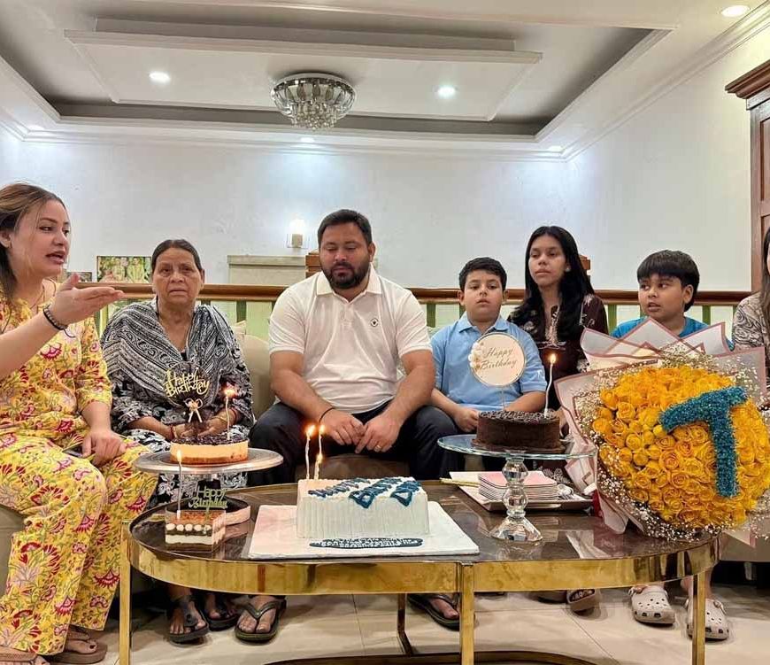 चुनावी हलचल के बीच तेजस्वी यादव का जन्मदिन: समर्थकों ने मनाया, 36 पाउंड का केक कटेगा
