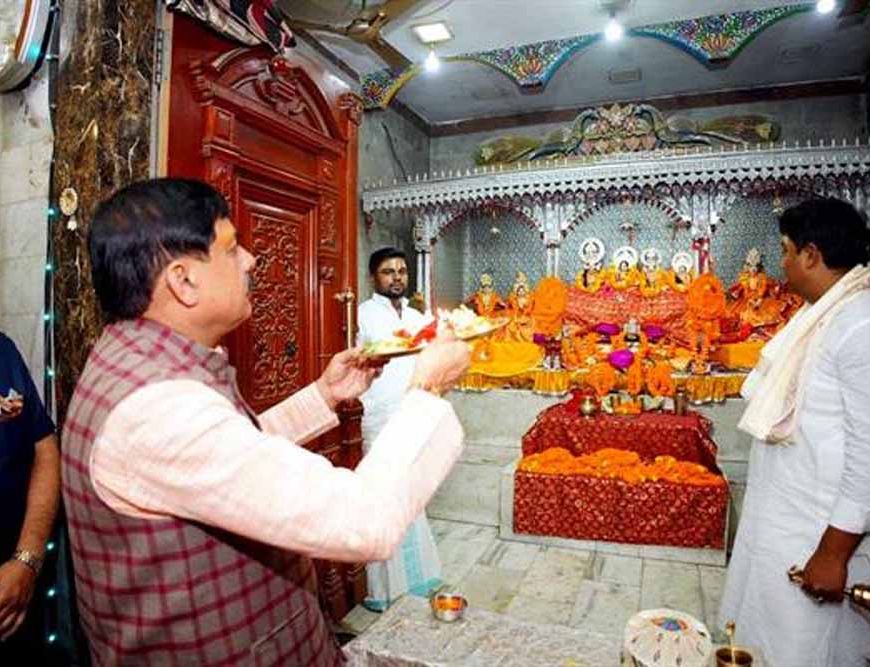 मुख्यमंत्री डॉ. यादव ने सीतामढ़ी के पुनौरा धाम में माता जानकी के दर्शन कर की पूजा-अर्चना