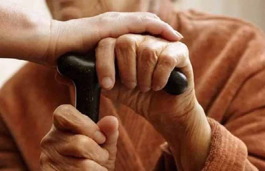 बेटे-बेटी ने मां को 2.5 साल तक कमरे में किया कैद, पड़ोसियों की सूचना के बाद पुलिस ने बचाया