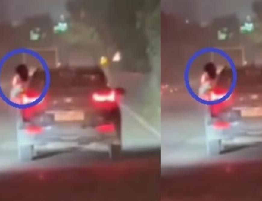 सड़क पर अश्लील स्टंट: चलती कार से लड़की ने किया ऐसा हंगामा, कपड़े उतार कर सफर