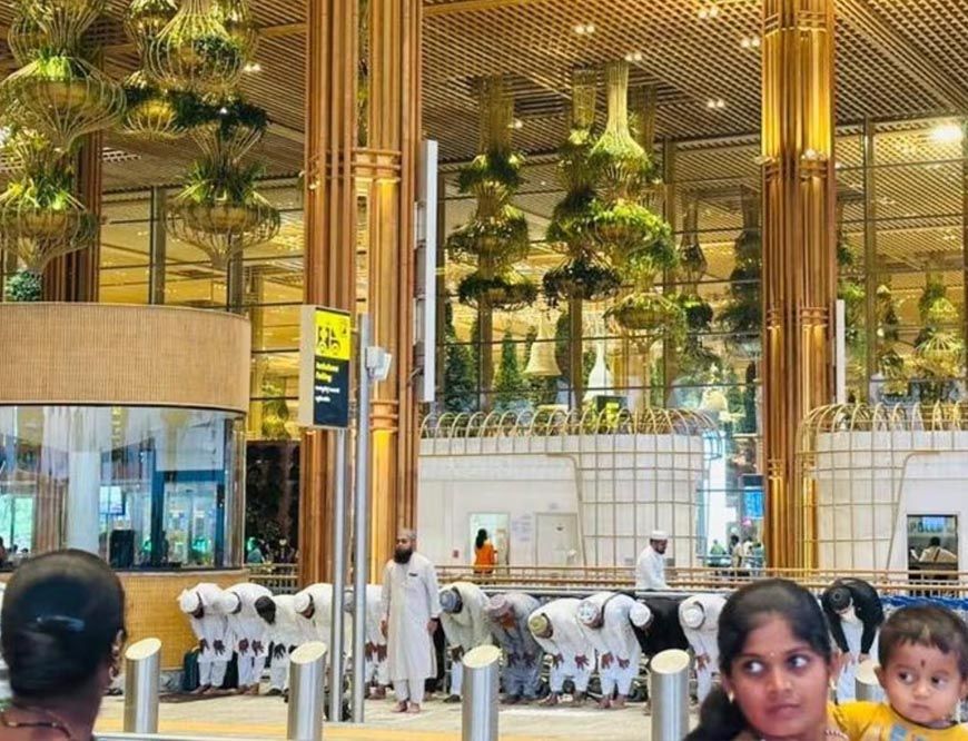 बेंगलुरु एयरपोर्ट पर सामूहिक नमाज पर विवाद, बीजेपी ने सिद्धारमैया पर जताई नाराजगी