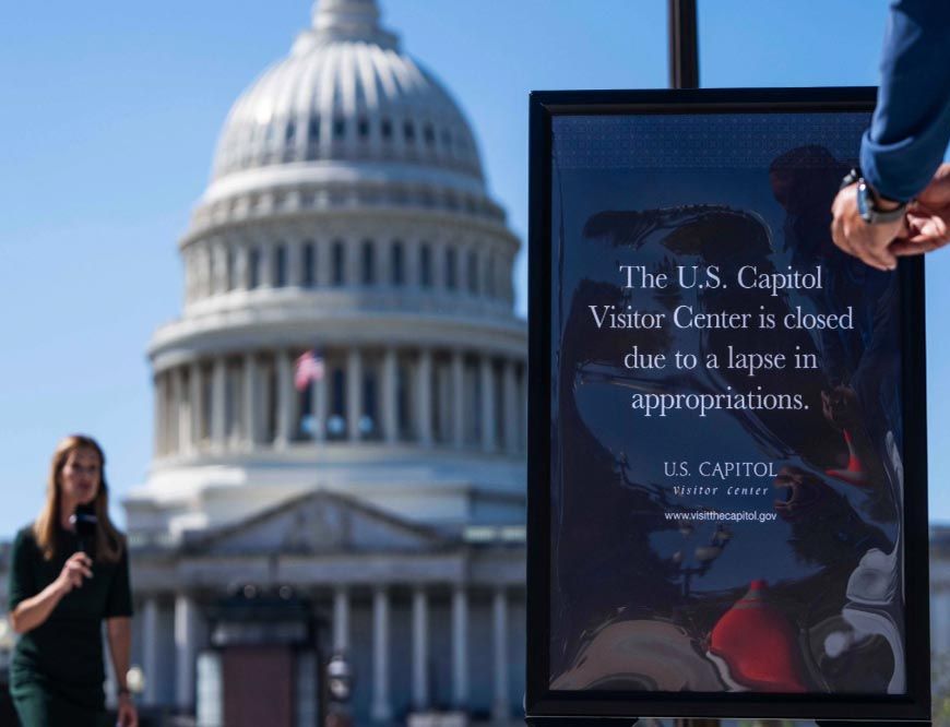 US शटडाउन का असर: 3300 उड़ानें रद्द, स्टाफ छुट्टी पर, यात्रियों में हाहाकार