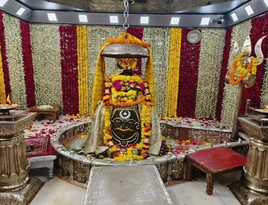उज्जैन के छात्रों का अनोखा स्टार्टअप: बाबा महाकाल के फूलों से बना रहे इको-फ्रेंडली प्रोडक्ट्स