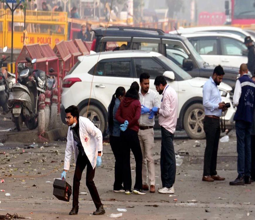 फरीदाबाद छापे से घबराया आतंकी डॉ. उमर, जल्दबाज़ी में रचा दिल्ली ब्लास्ट का षड्यंत्र — जांच में सामने आईं 10 बड़ी बातें