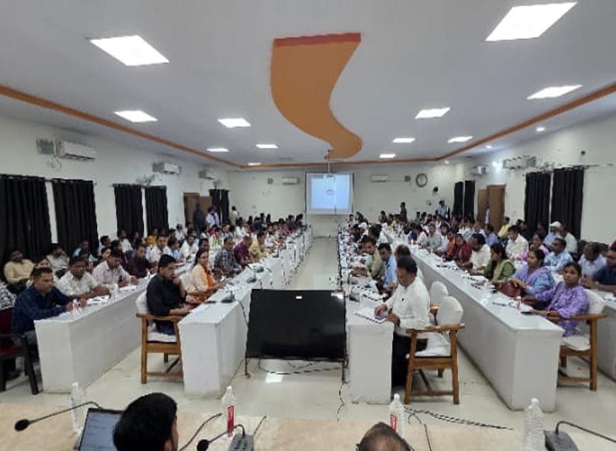 अम्बिकापुर : ई-ऑफिस प्रणाली पर अधिकारी-कर्मचारियों को दिया गया प्रशिक्षण