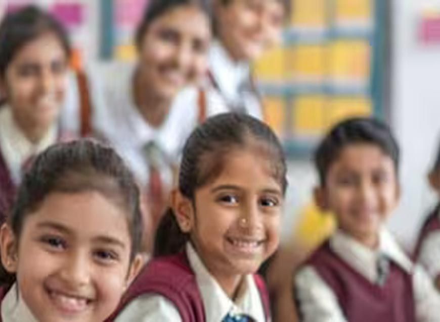 दिल्ली में कक्षा 5 तक के स्कूल हाइब्रिड मोड में, बढ़ते प्रदूषण के कारण सरकार ने लिया फैसला